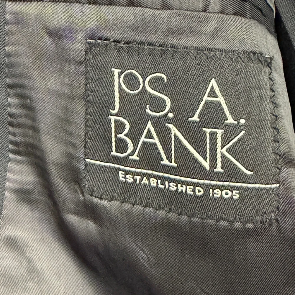 Jos A Bank 2-Piece Suit Mens 42R 36x29 100% WOOL Pleated Cuffed Solid Black